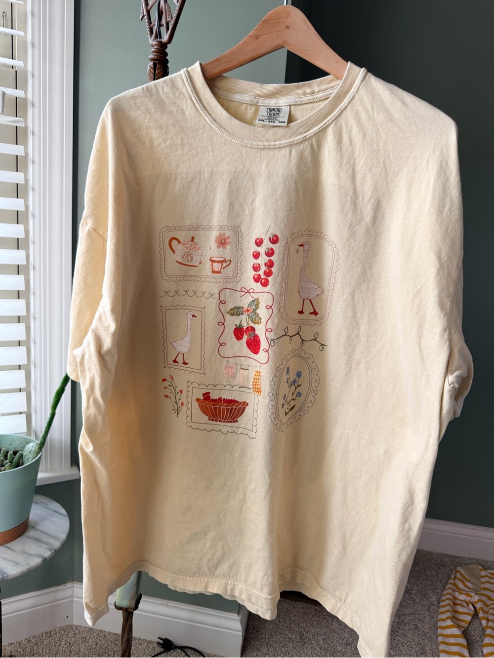GT-0117 Comfort Colors Cottagecore Goose Strawberry Graphic Tee 3XL Ivory